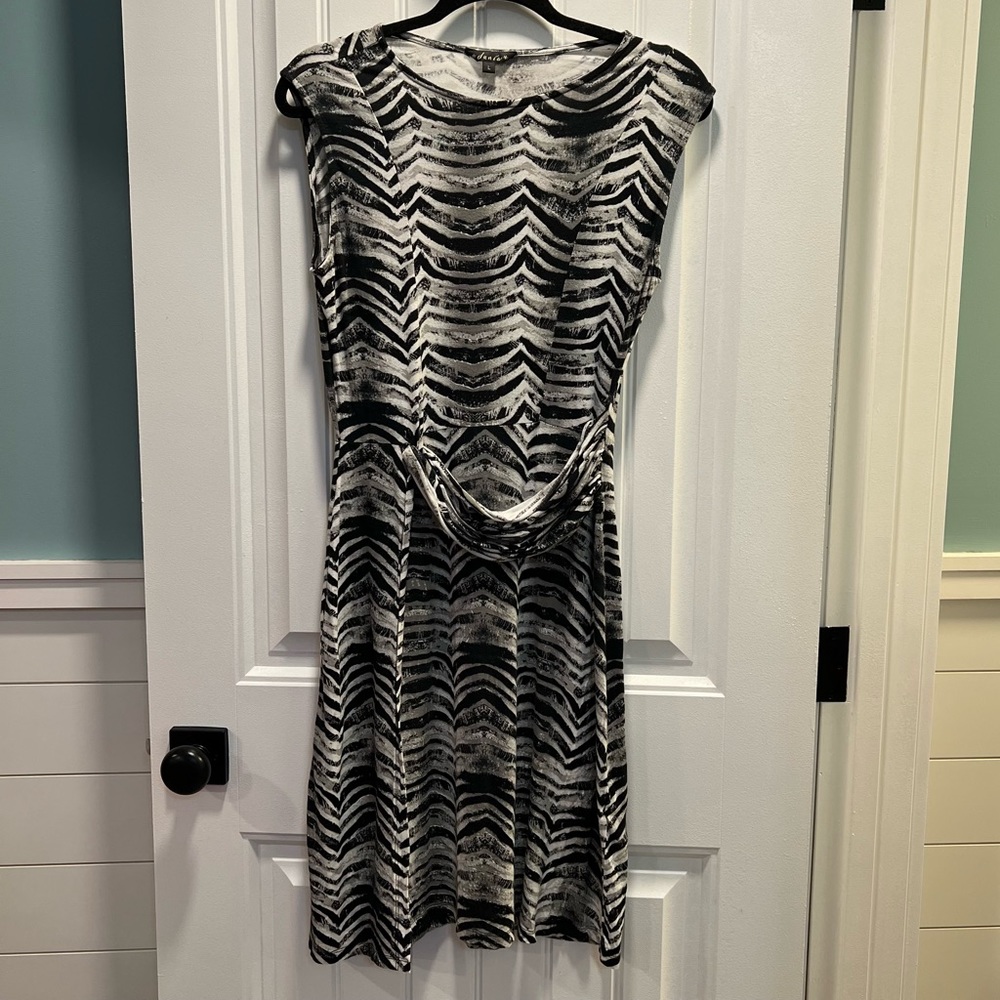 Dunia Sleeveless‎ Faux Wrap Black and White Dress. Size Large.